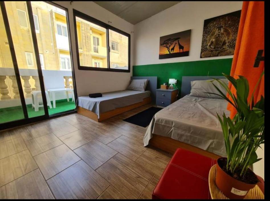 Room 6- Private Room With Private Terrace, Private Bathroom, Ac And Wifi Guest house *