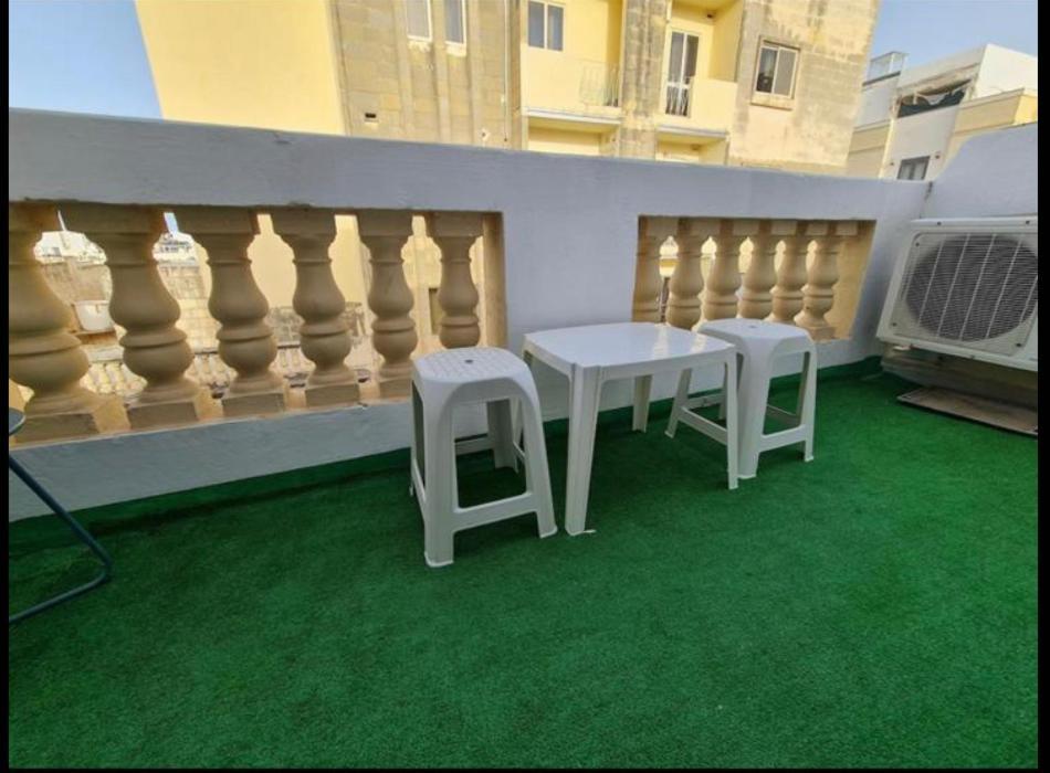 Room 6- Private Room With Private Terrace, Private Bathroom, Ac And Wifi Guest house *