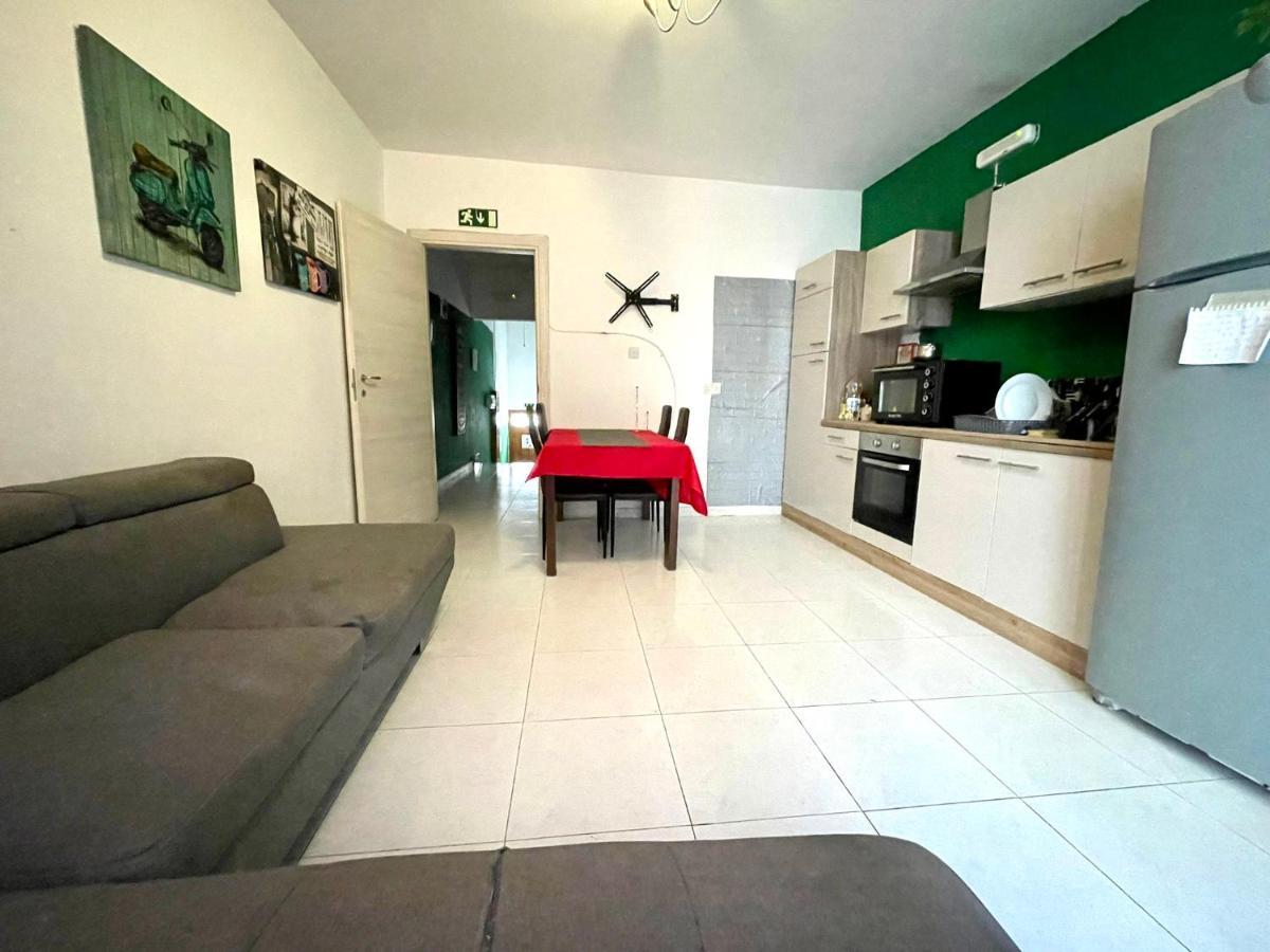 Room 6- Private Room With Private Terrace, Private Bathroom, Ac And Wifi Guest house Sliema