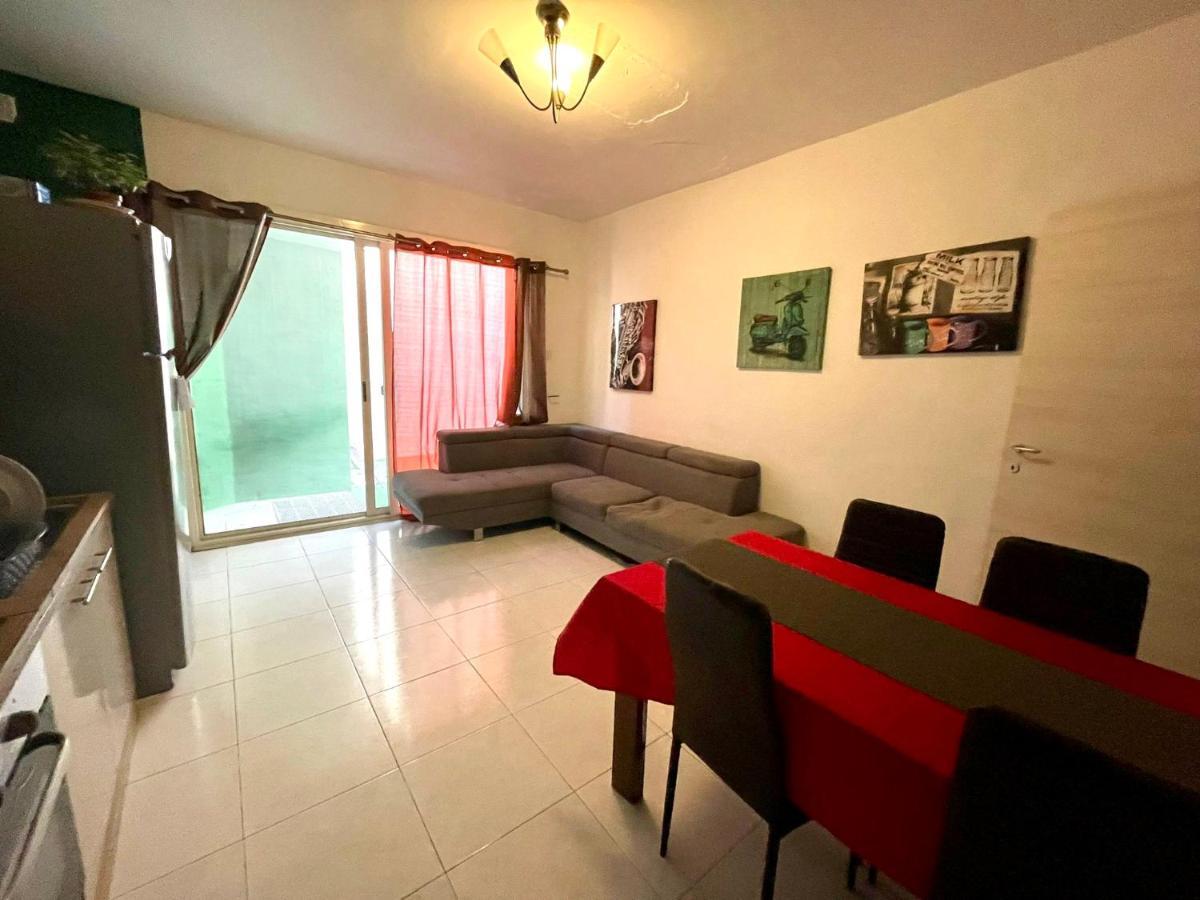 Guest house Room 6- Private Room With Private Terrace, Private Bathroom, Ac And Wifi *